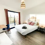 Jacuzzi Au Cocon Brestois 아파트 *