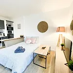 Jacuzzi Au Cocon Brestois 아파트 *