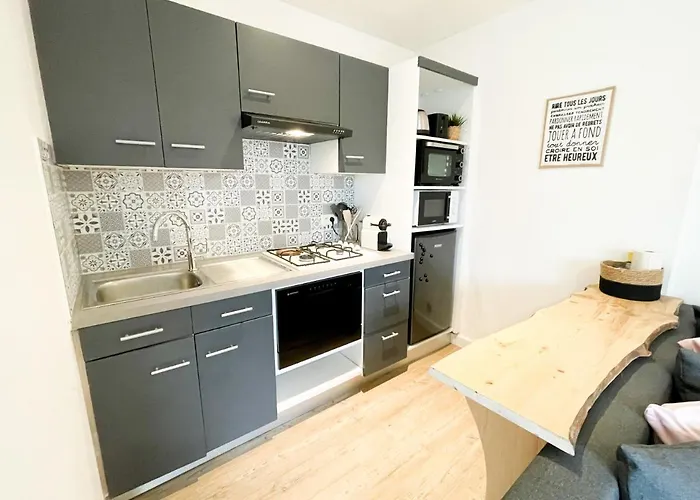 Апартаменты Jacuzzi Au Cocon Brestois *